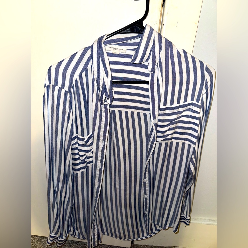 Beachlunchlounge  button down